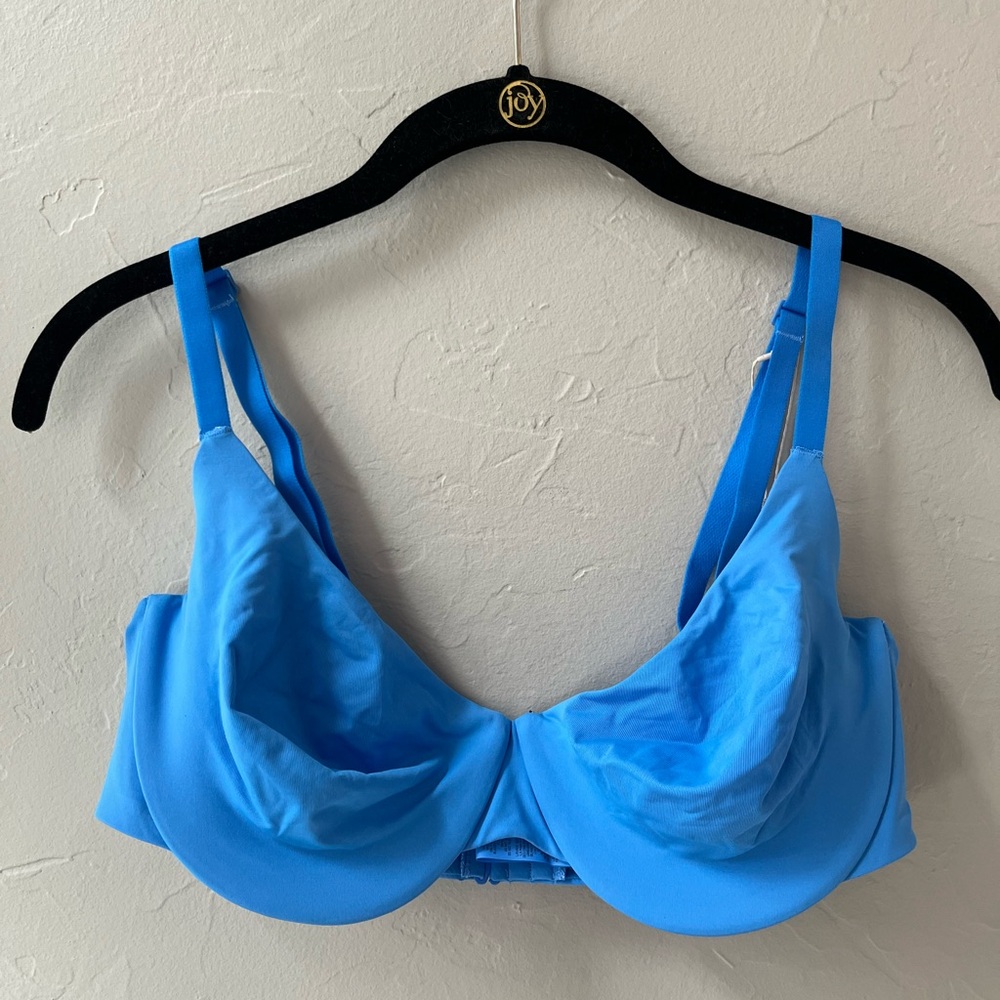 SKIMS SIGNATURE SWIM FULL COVERAGE BIKINI TOP IN TIDE 8